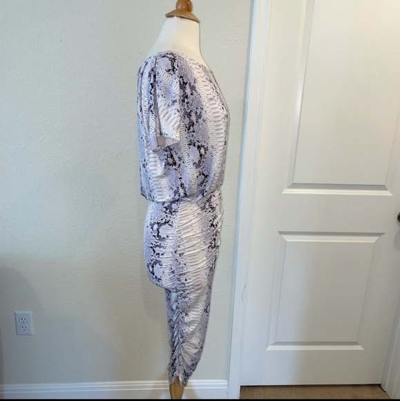 Baukjen Designer Dress - Picture 4 of 12